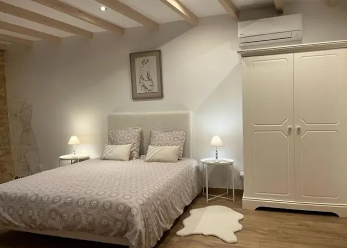 La Grange Des Colporteurs بيت للعطل Nanclars